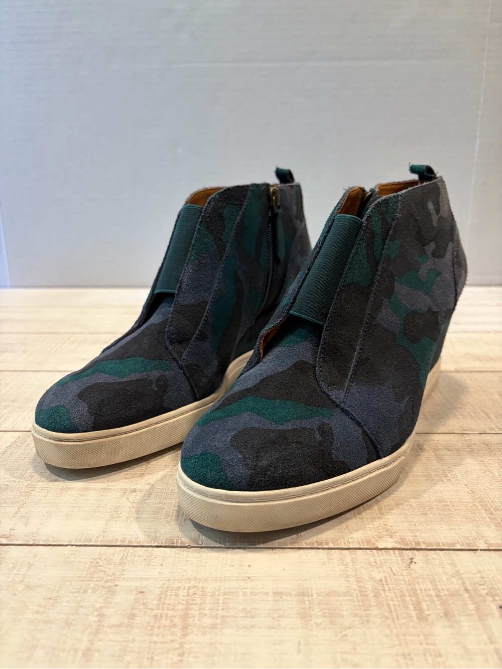 LINEA Paolo Felicia Camo Print Suede Wedge Sneaker Booties Size 9M